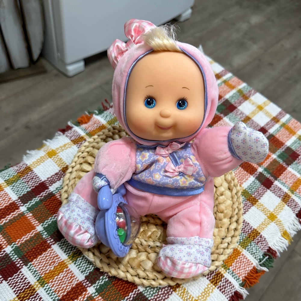 Vintage Y2K Fisher-Price First Baby Doll with Rattle Soft Plush & Vinyl Face - Picture 15 of 16